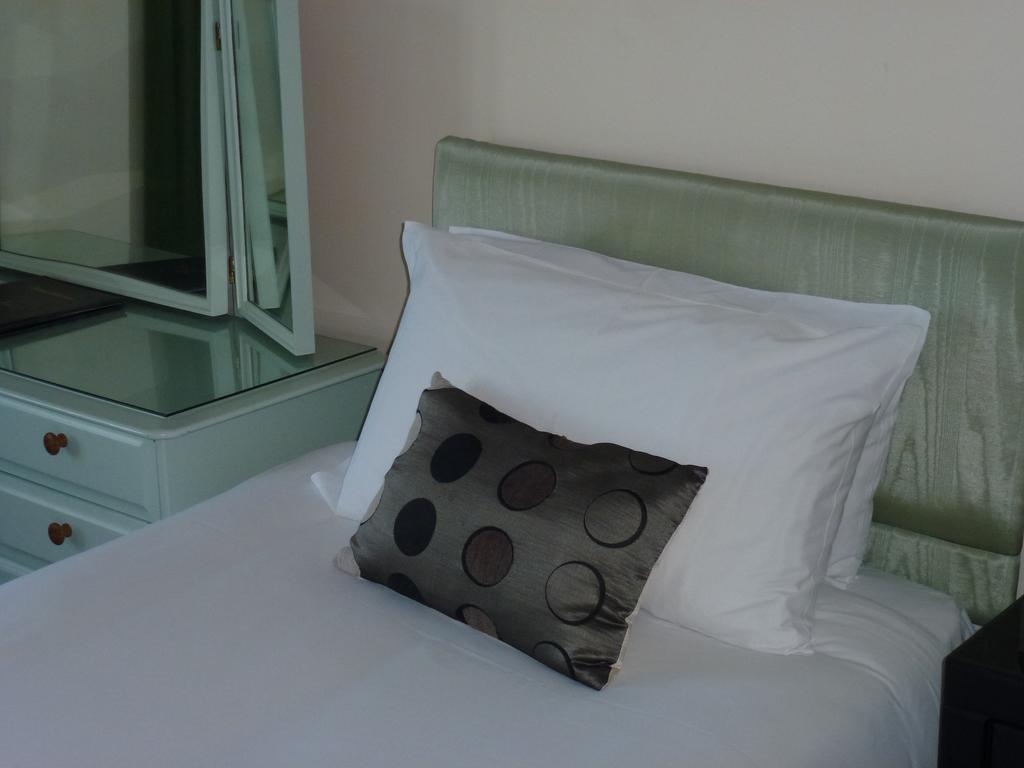 Royal Hotel (Adults Only) Истборн Екстериор снимка