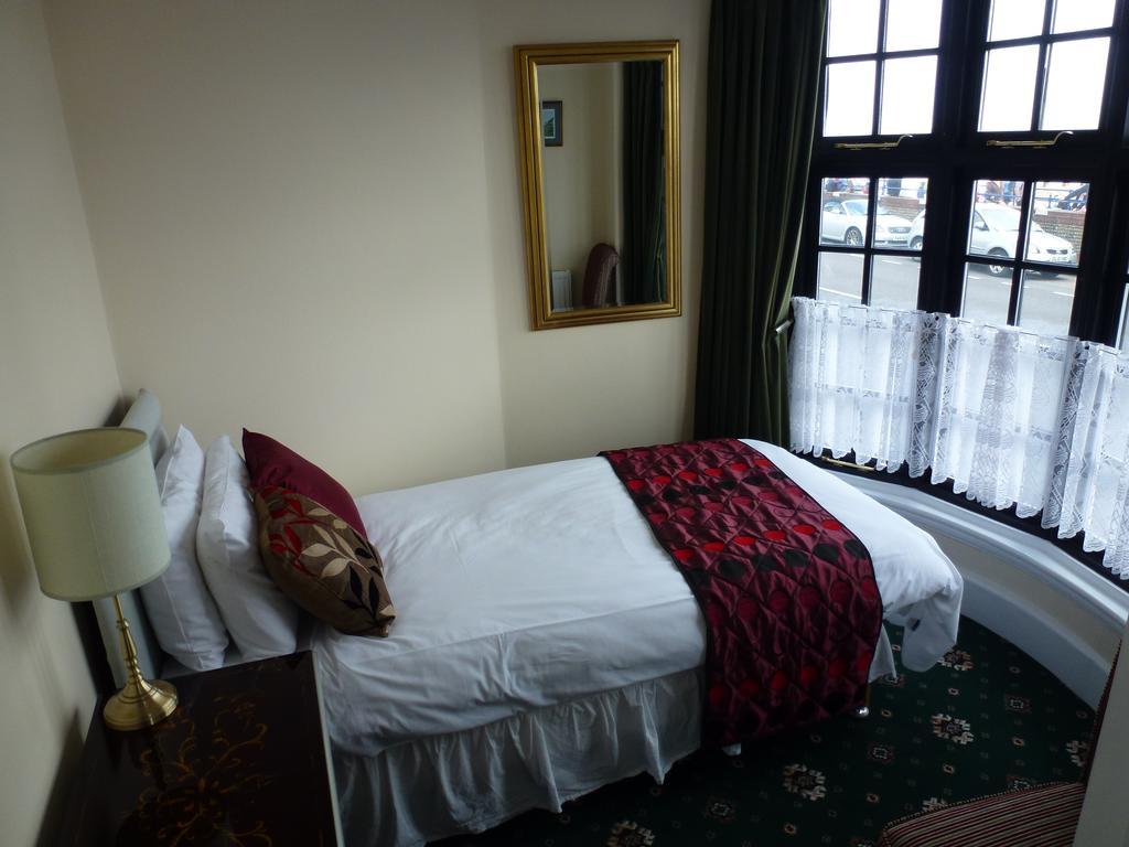 Royal Hotel (Adults Only) Истборн Екстериор снимка