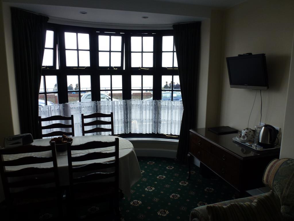 Royal Hotel (Adults Only) Истборн Екстериор снимка
